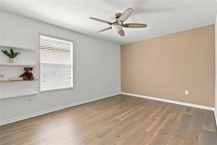 Guest bedroom 02 - upstairs with walk inn closet.