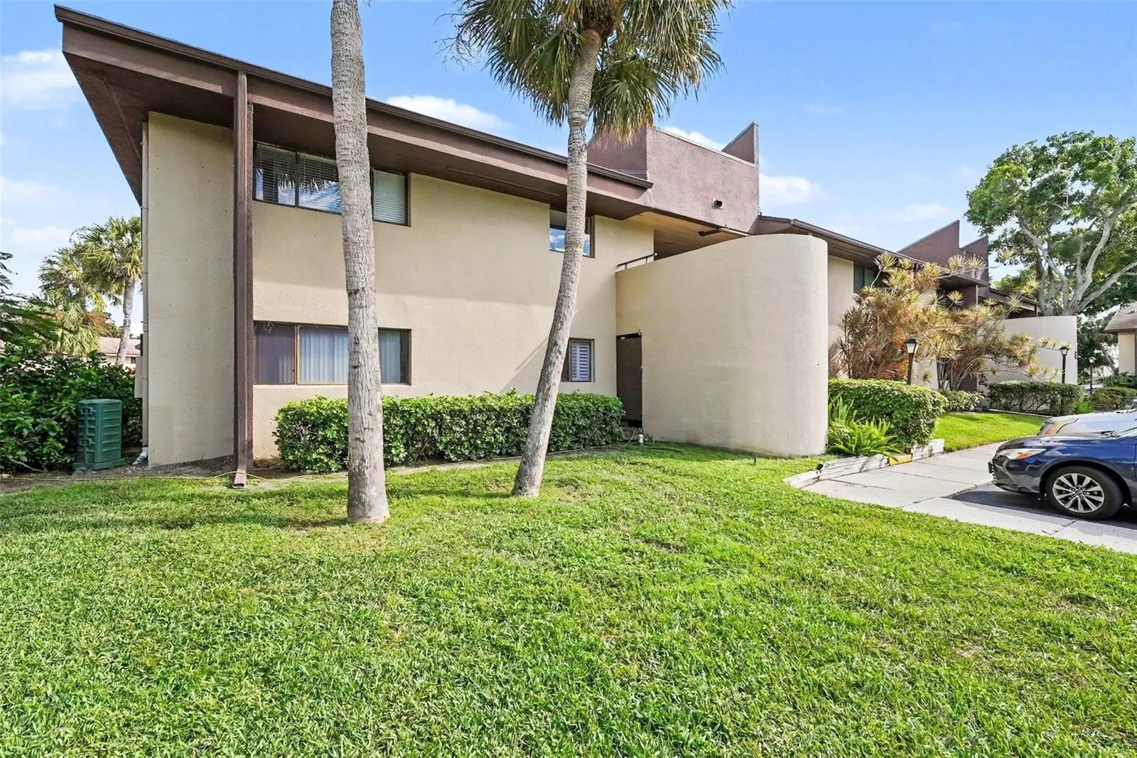 825 South Village Drive N #102, St Pete FL 33716
