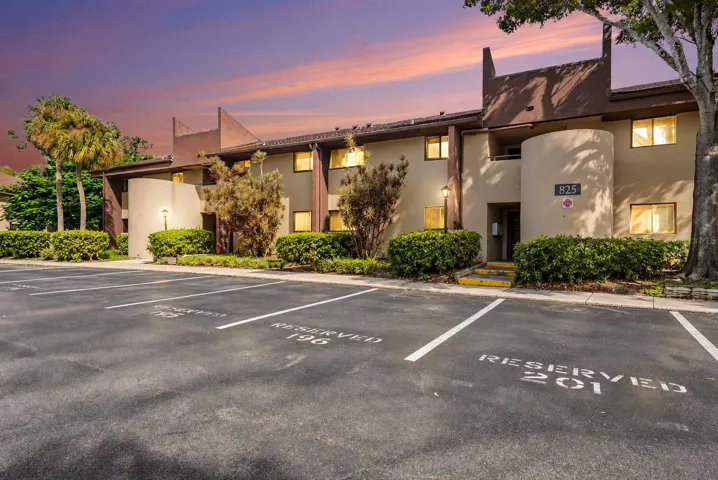 825 South Village Drive N #102, St Pete FL 33716