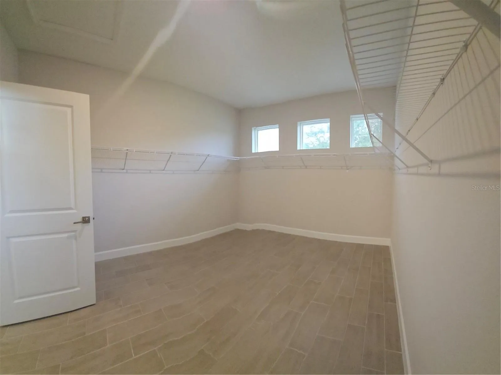 Walkin Large closet in main bedroom