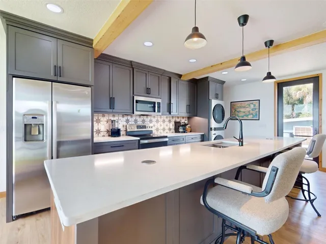 kitchen with snack bar
