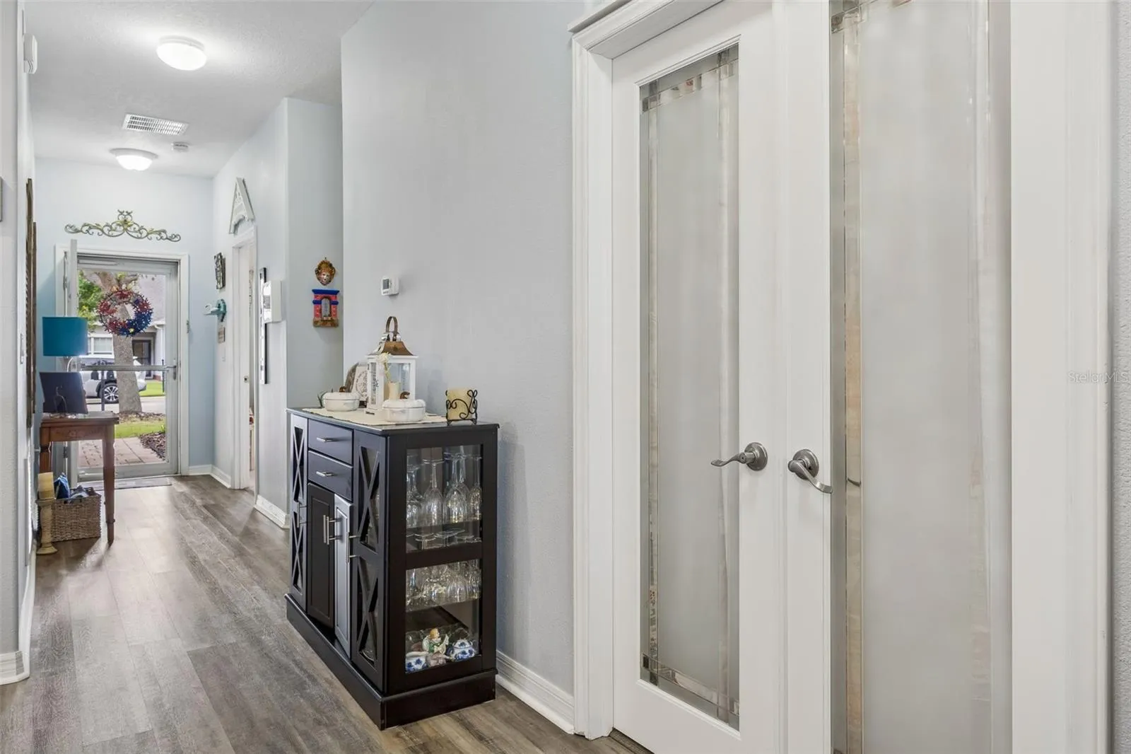 Flex room with double glass doors