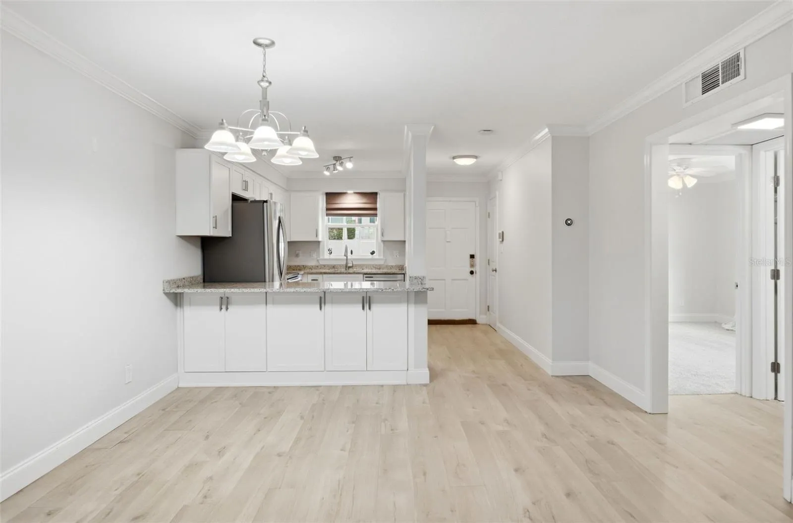 Dining/Kitchen