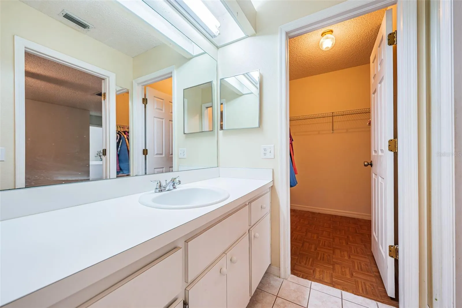 Primary Suite Bathroom - Walk in Closet