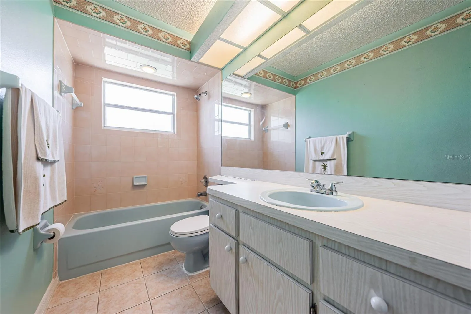 Bathroom #2 - Tub/Shower combination
