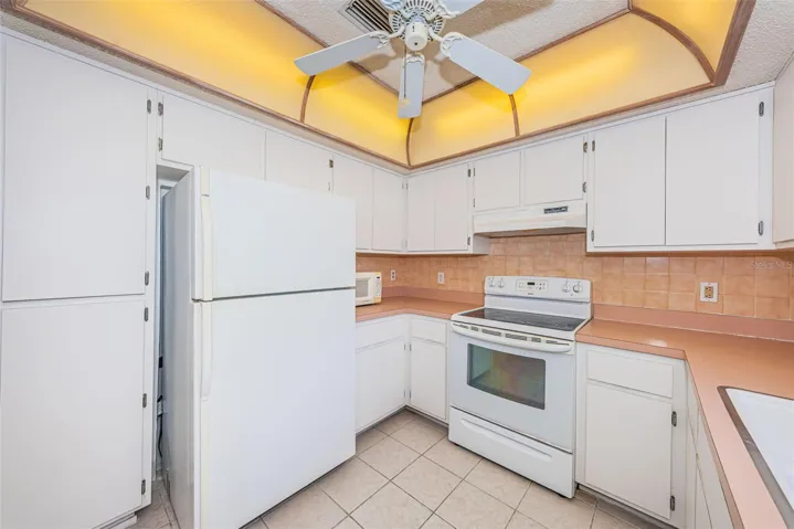 Light Bright Kitchen - Ceramic tile floors