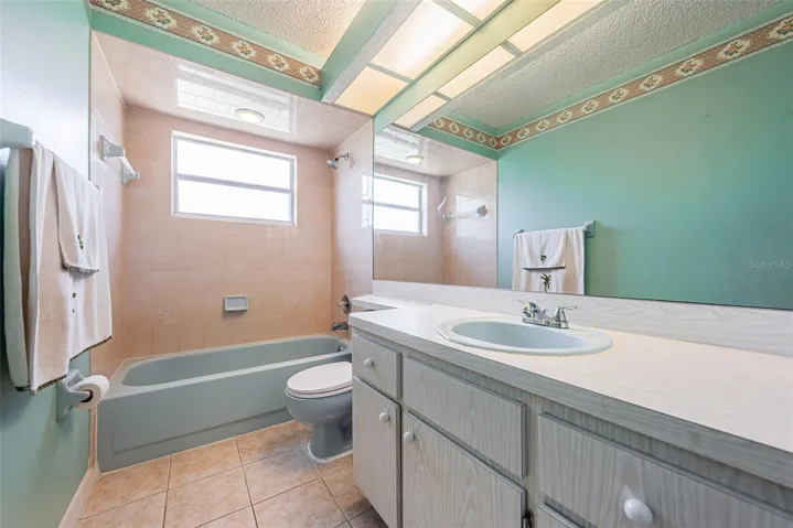 Bathroom #2 - Tub/Shower combination