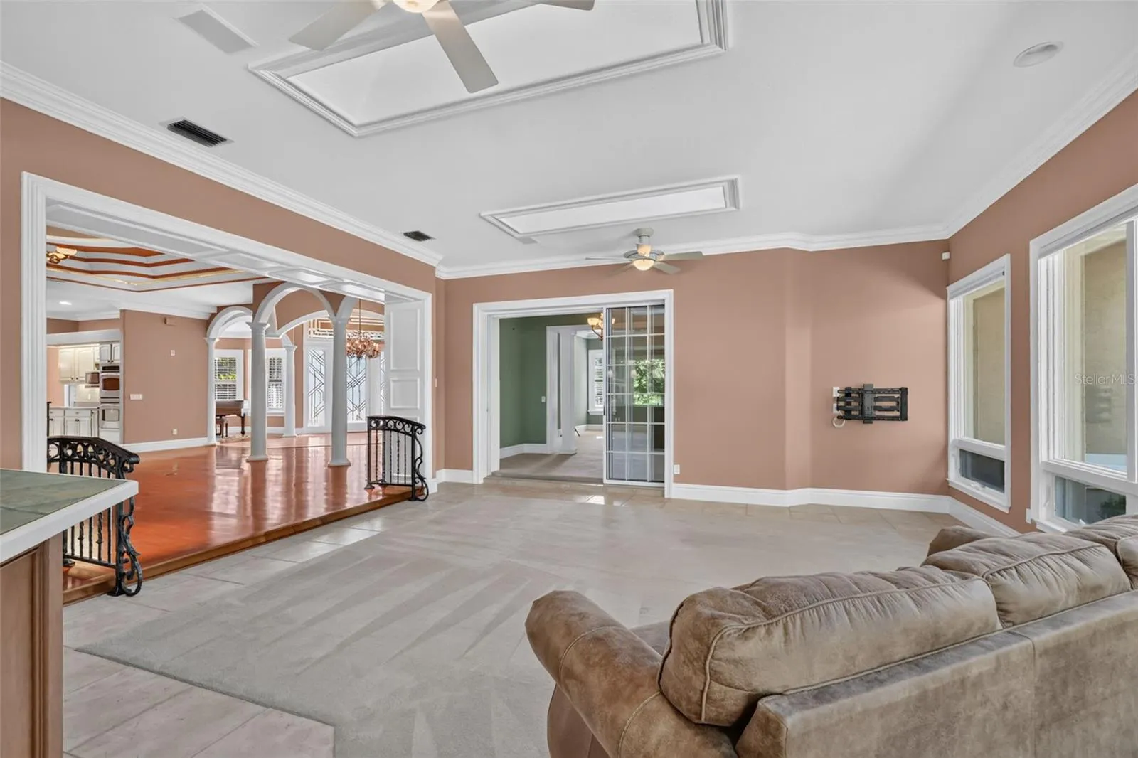 Expansive 25'x21' Florida Room