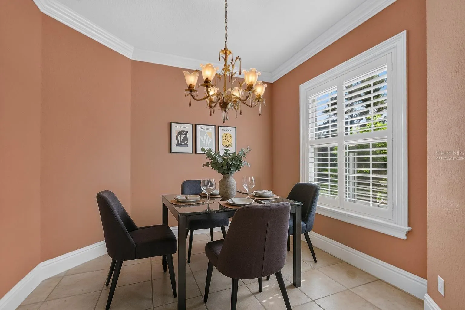 Dinette-Virtually Staged