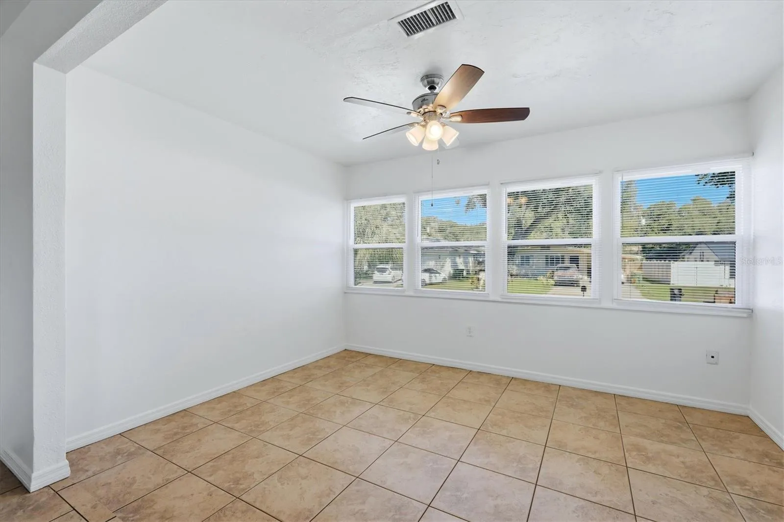 Dining room.