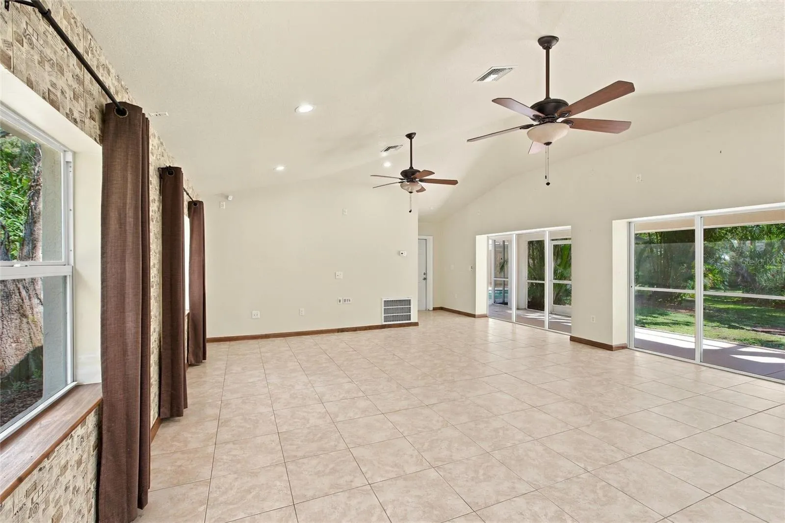 Enormous Game Room/ Guest Quarters
