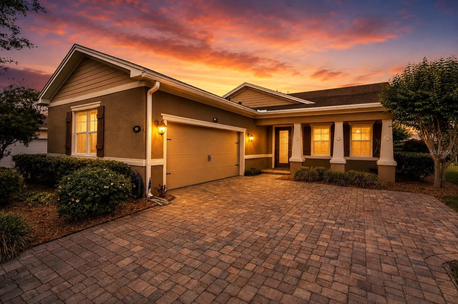 TWILIGHT OF THE FRONT OF HOME.