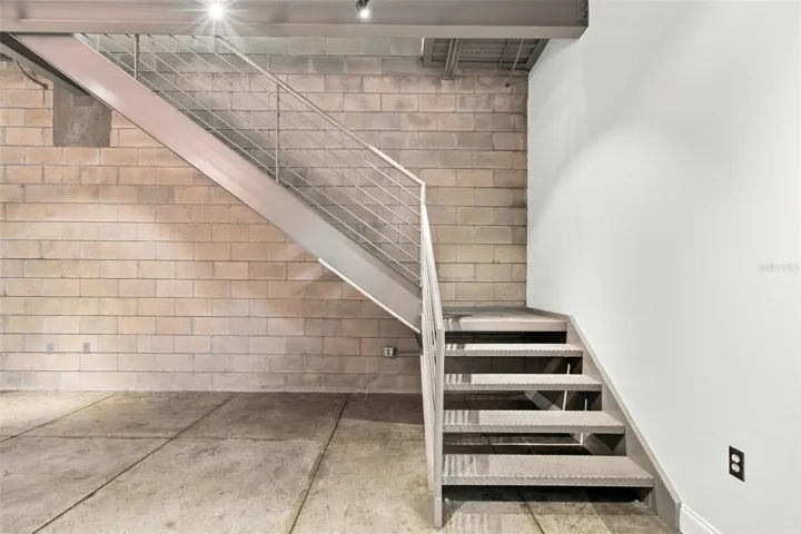 Floating style staircase that elevates the modern aesthetic.
