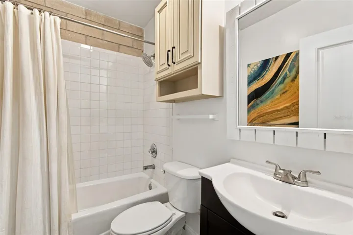 Guest bathroom.