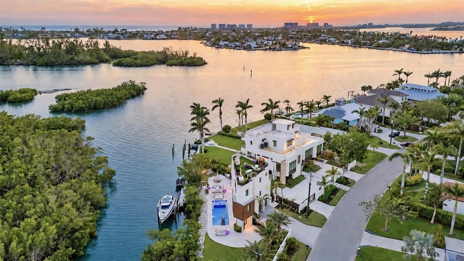 eepwater boating, great rooftop and balcony sunset views