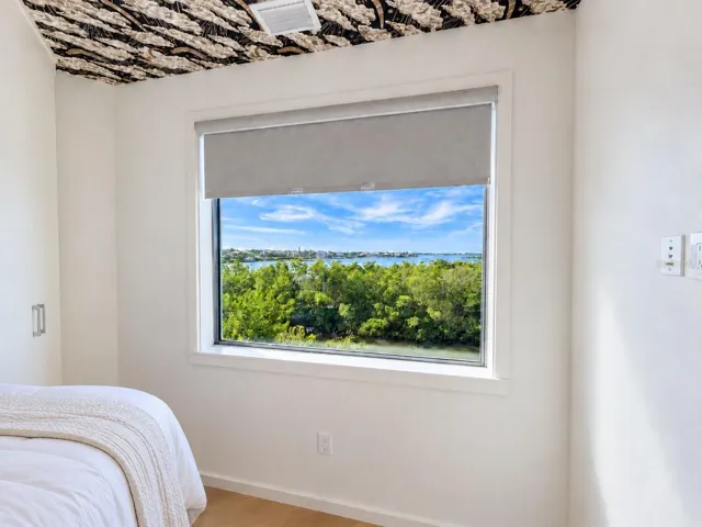 Beautiful views. Ceiling wallpaper has been changed.