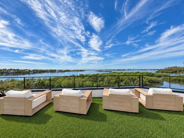 Rooftop deck
