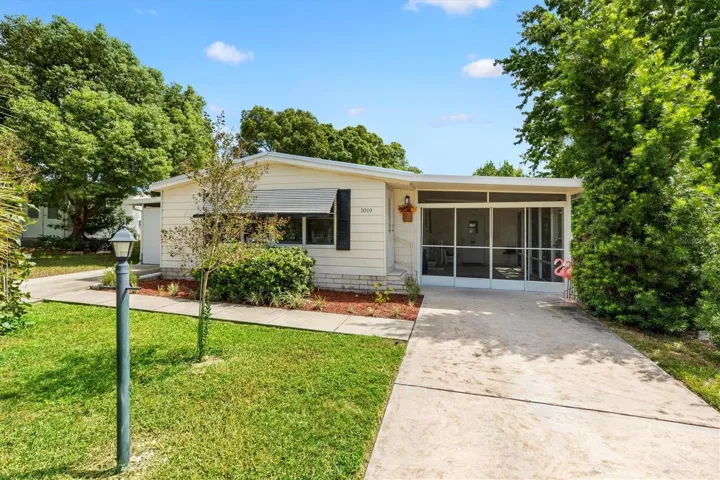 1019 Ann Ave in The Villages, FL
