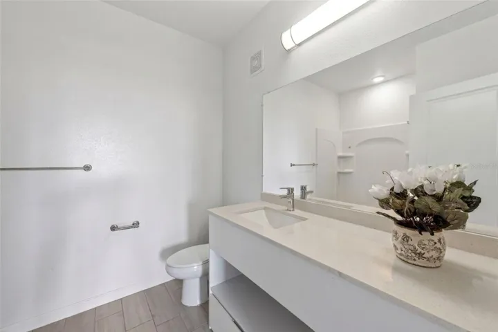 Primary en-suite bathroom