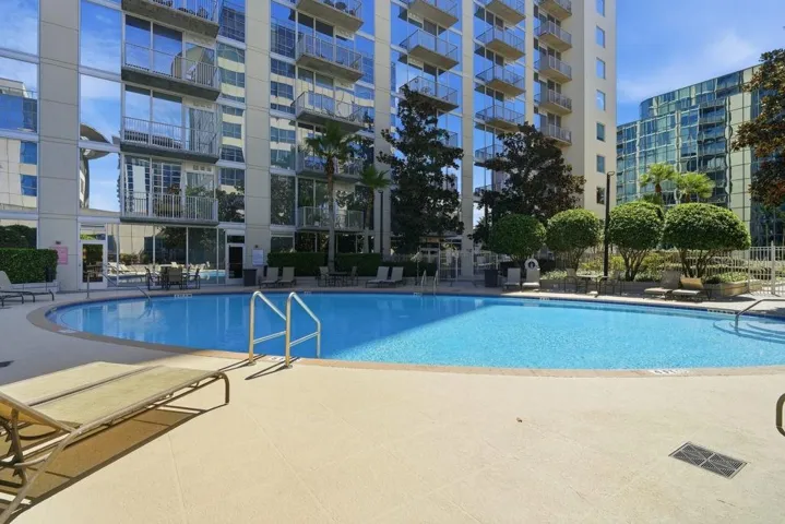 Roof Top Pool -10th Floor
