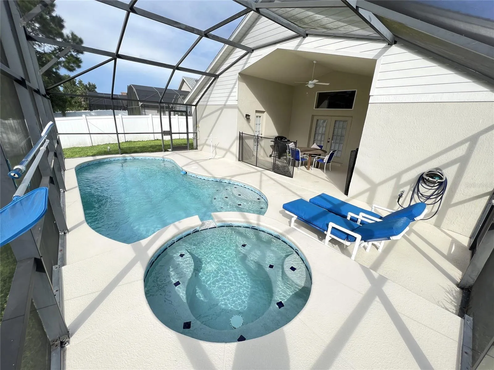 Pool &amp; Spa West Facing
