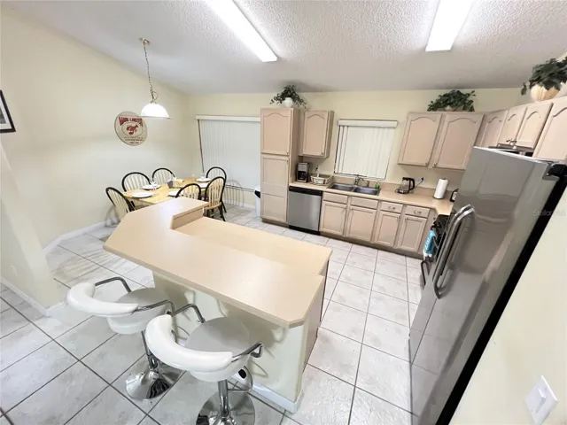 Breakfast Bar at Island