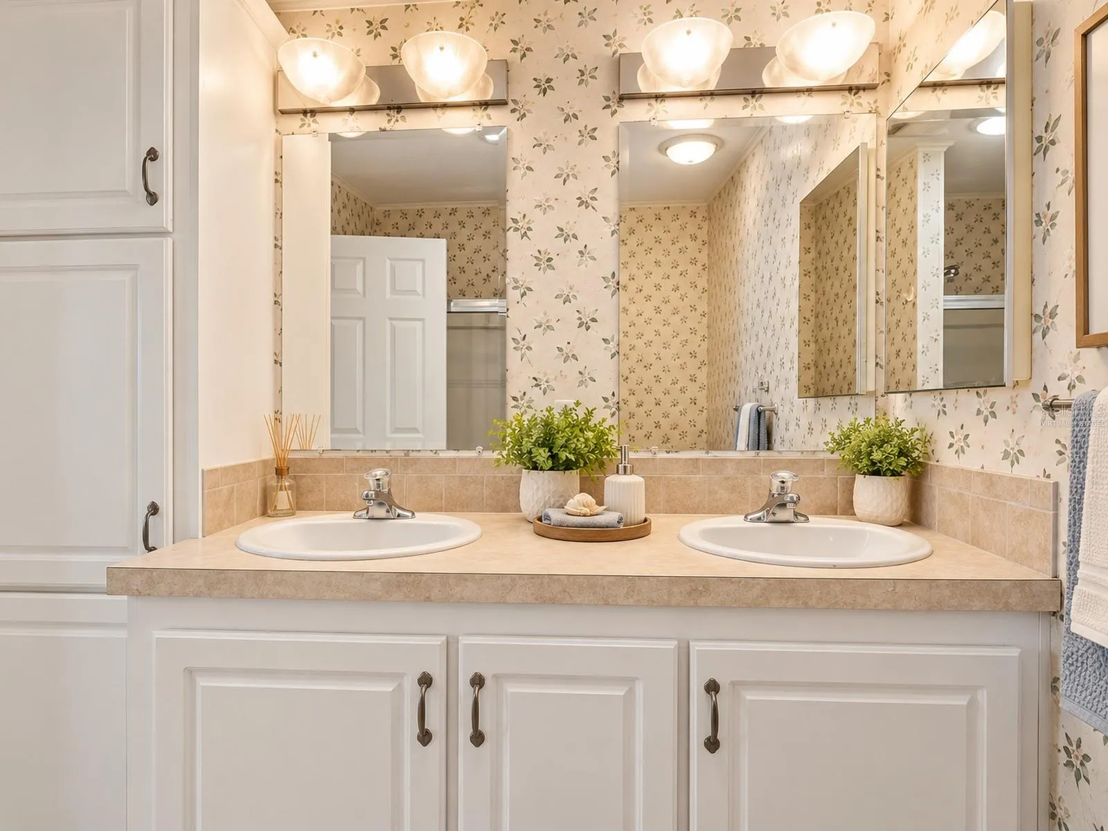 Virtually staged for visualization purposes - Primary Bathroom!