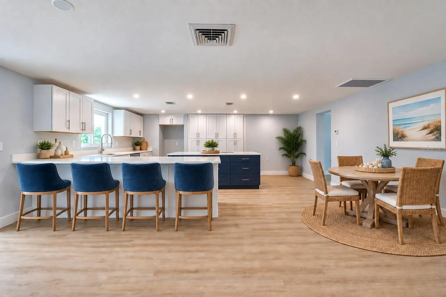 Kitchen (virtual staged)