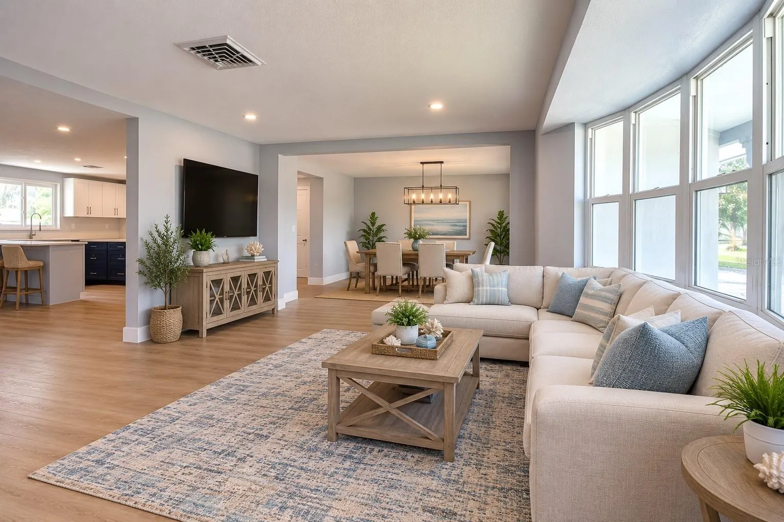 Living room (virtual staged)
