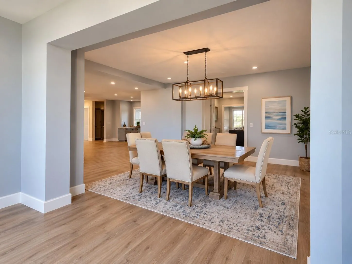 Dining room (virtual staged)
