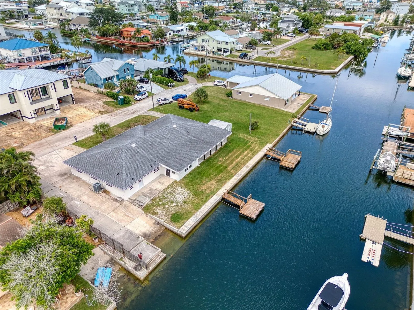Private boat ramp w/ 2 floating docks