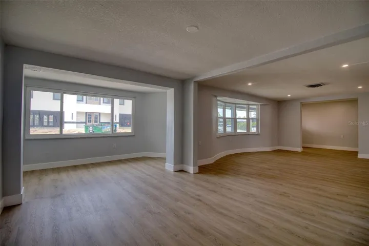 Living room/dining room