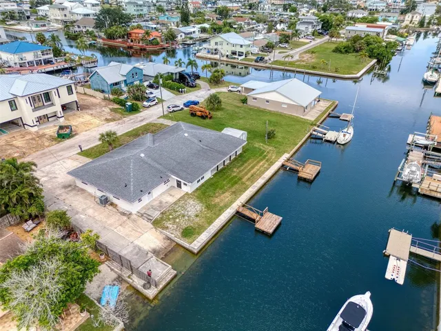 Private boat ramp w/ 2 floating docks