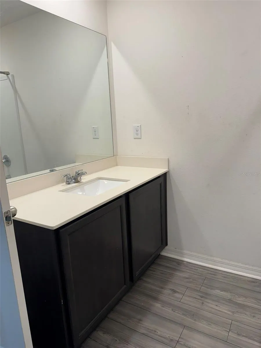 Jack and Jill Bathroom Upstairs