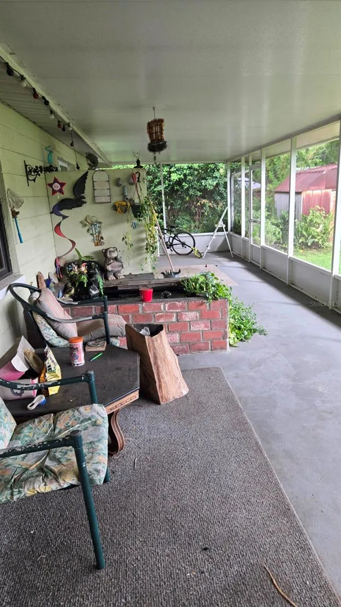 Expansive lanai