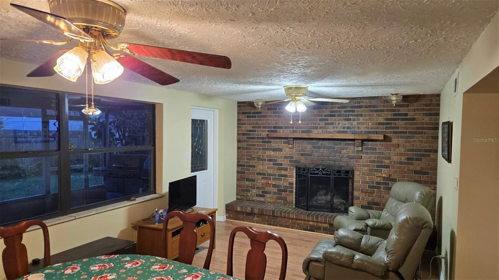 Family room/Dining room