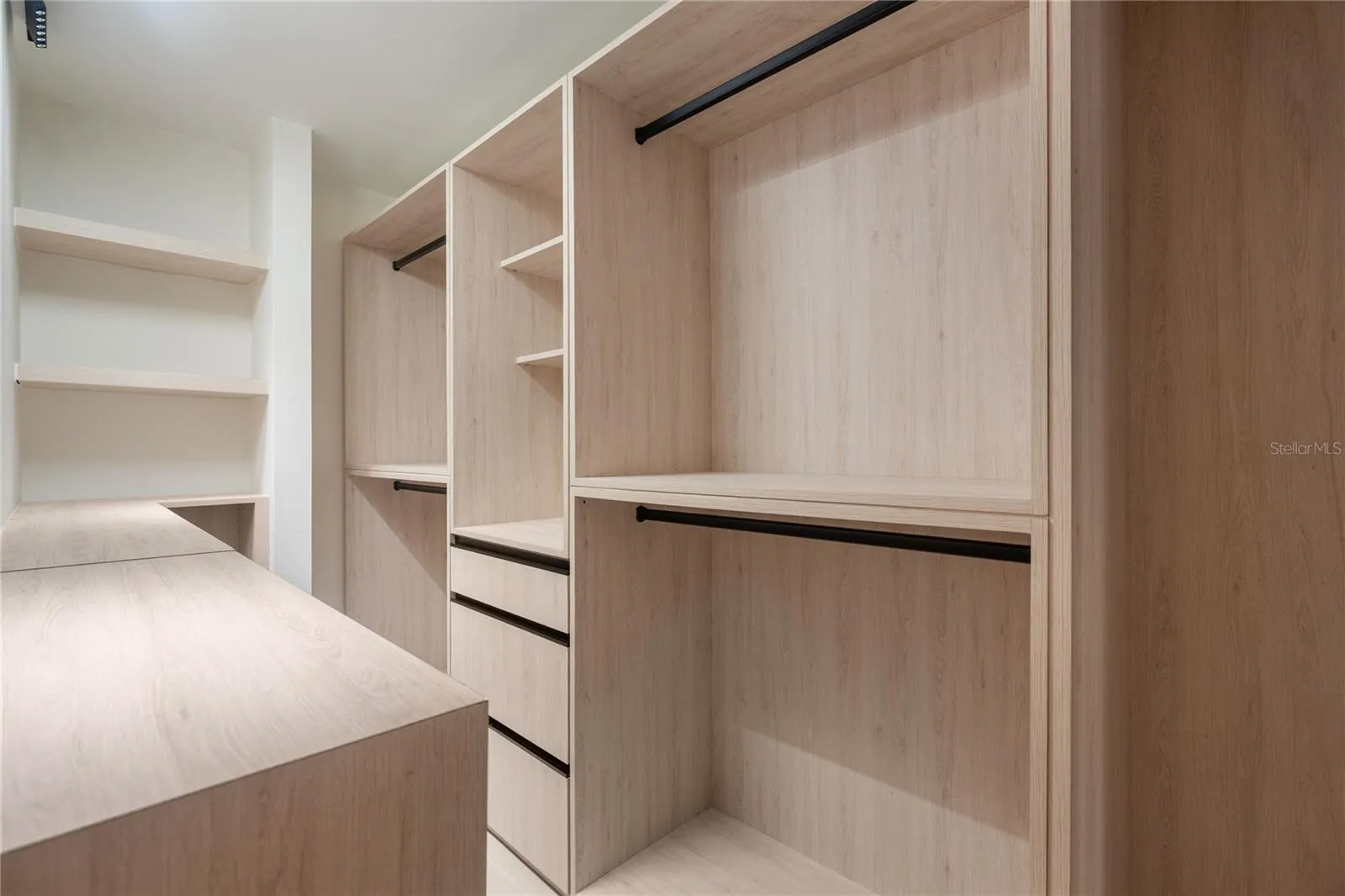 Mans Gdn Hills | Walk-In Closet