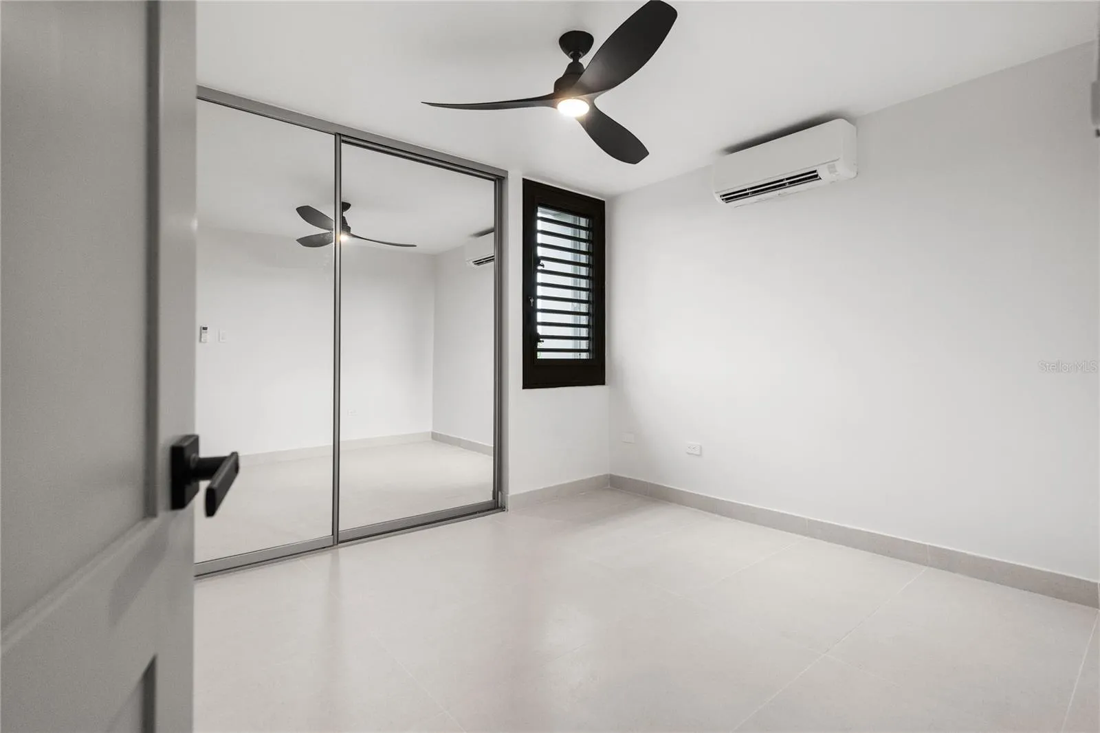 Mans Gdn Hills | Second Bedroom