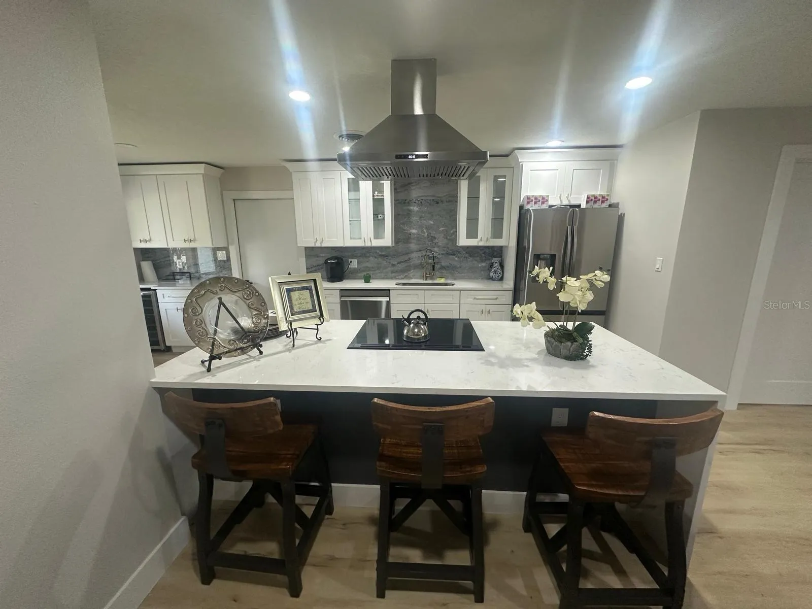 Kitchen Bar Eating Area