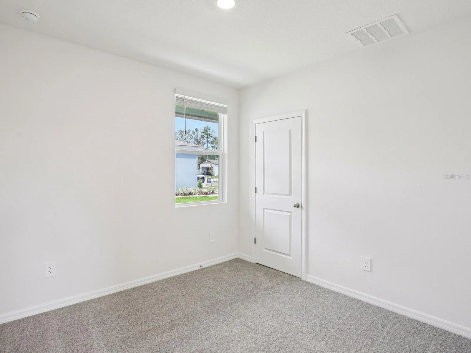 Photo is not of the actual home but of a builder home with same floorplan with similar interior finishes.