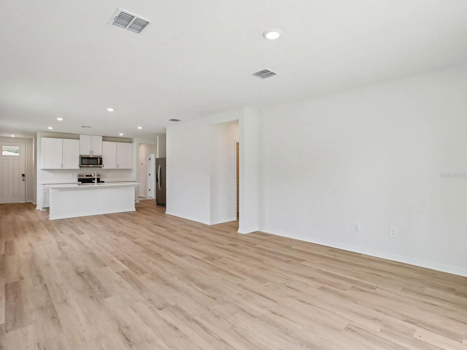 Photo is not of the actual home but of a builder home with same floorplan with similar interior finishes.