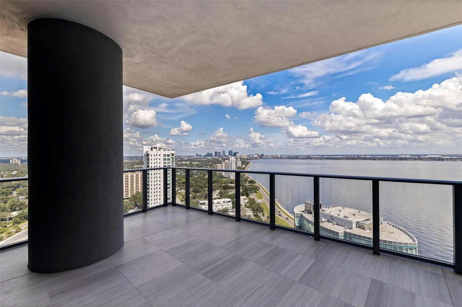 24th-floor living with a front-row seat to Tampa Bay.