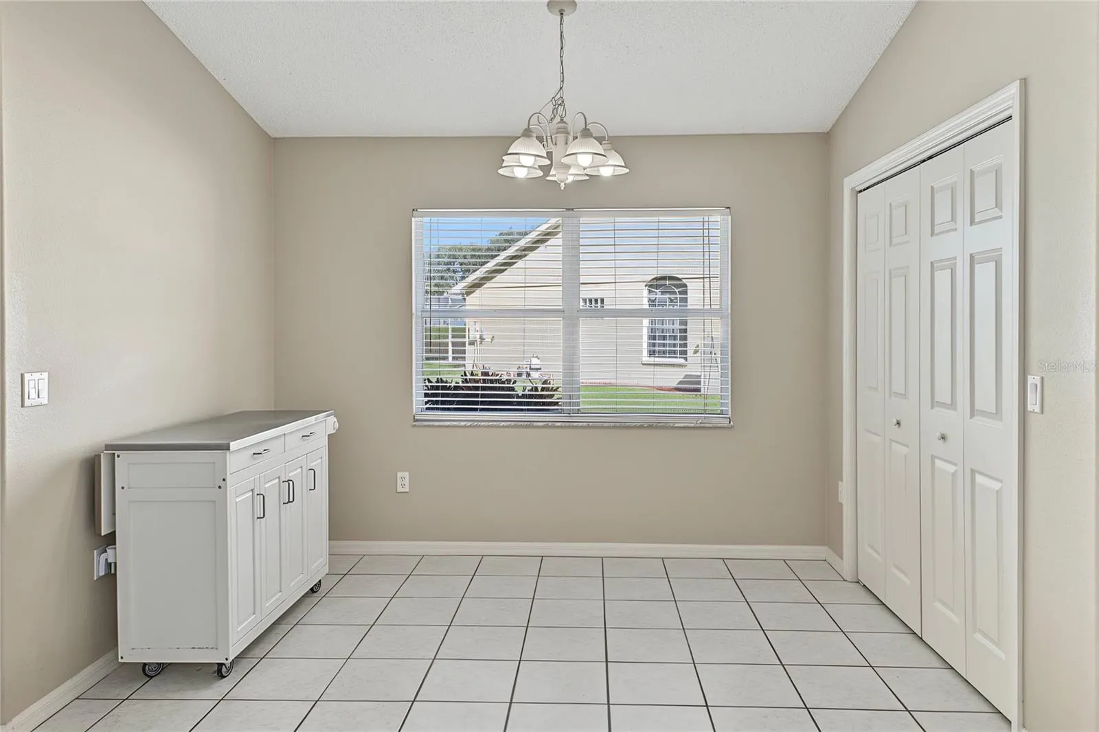 Kitchen/Dining/Laundry closet