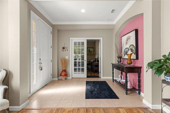 Spacious Foyer Light &amp; Bright