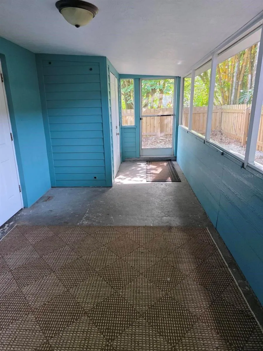 screened lanai