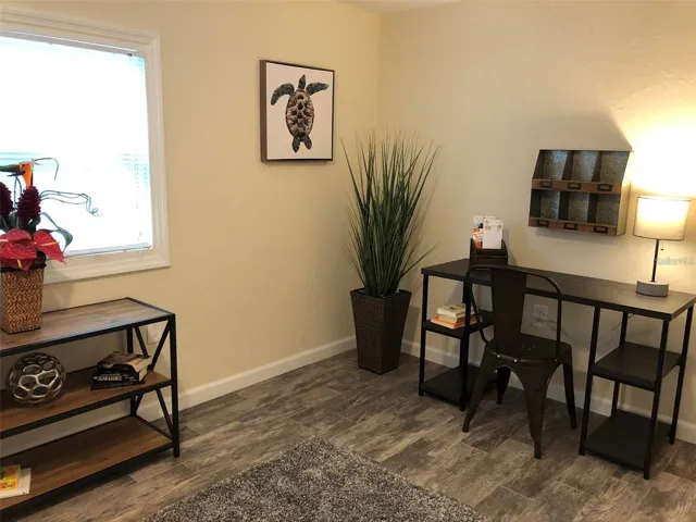 Office / 3rd bedroom