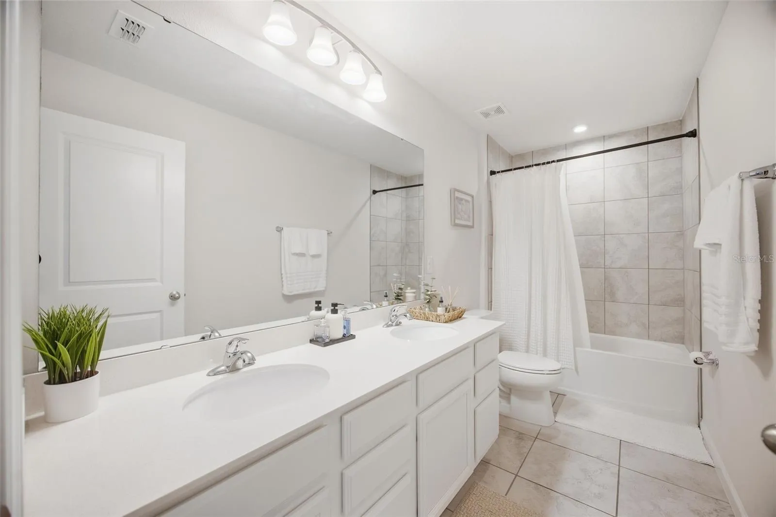 Upstairs Bathroom 2