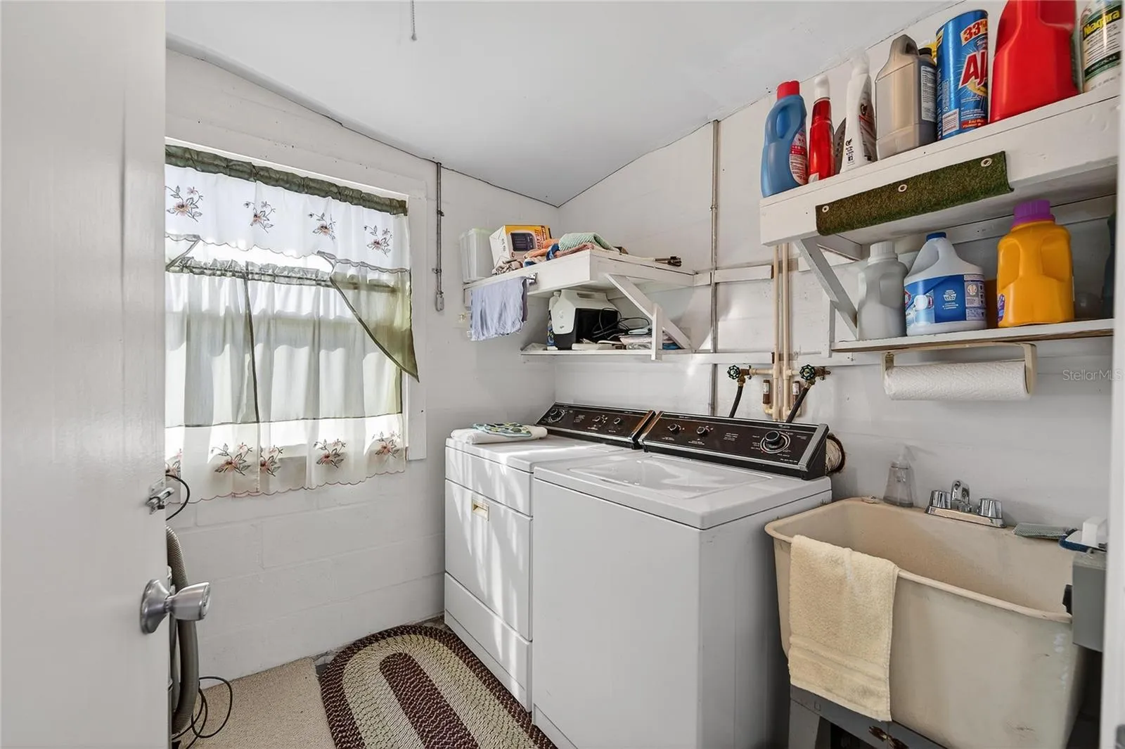 TB8552164 - Laundry