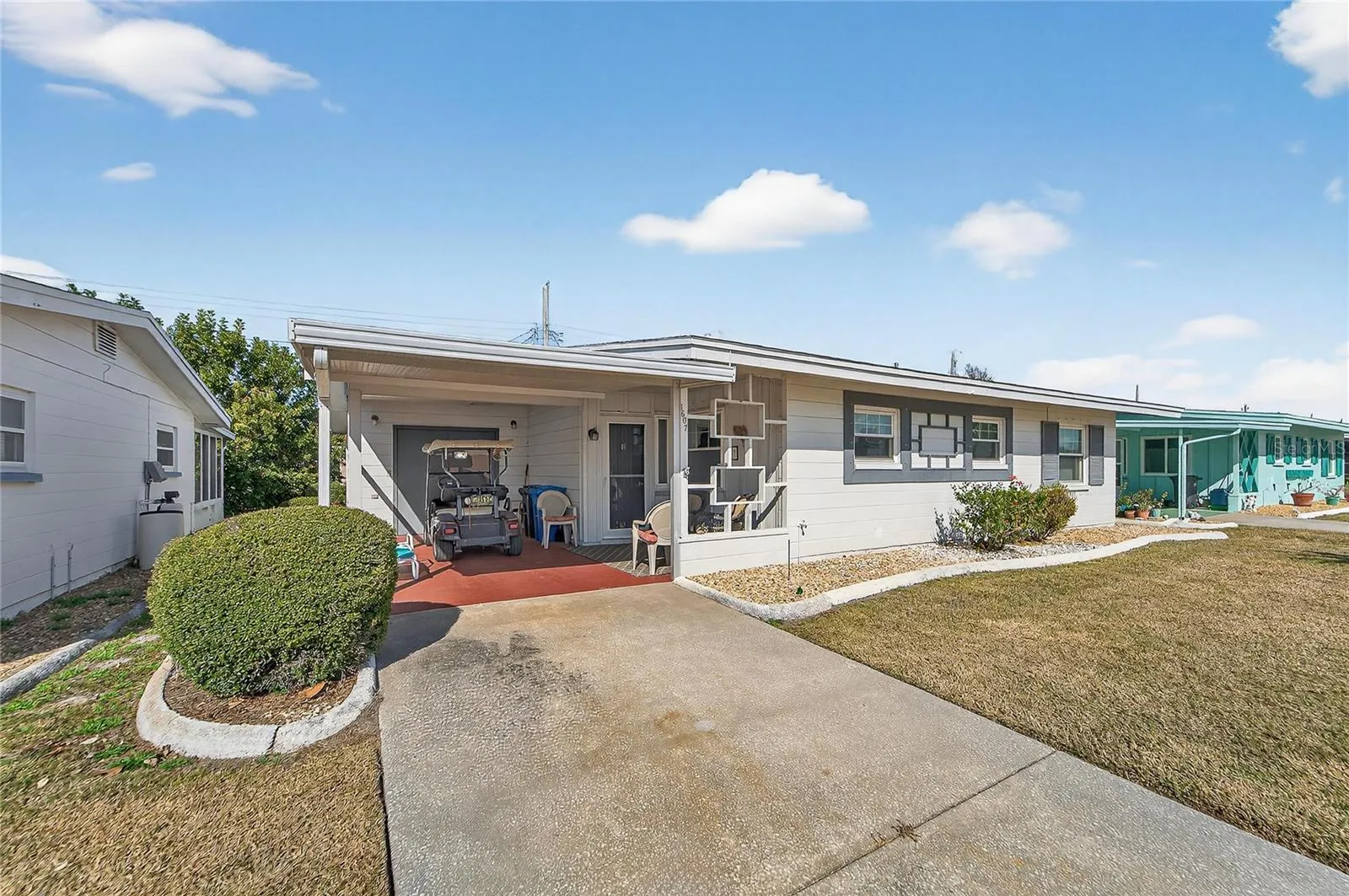 TB8552164 - Long Driveway
