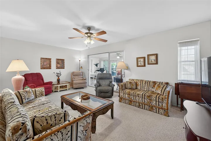 TB8552164 - Living room